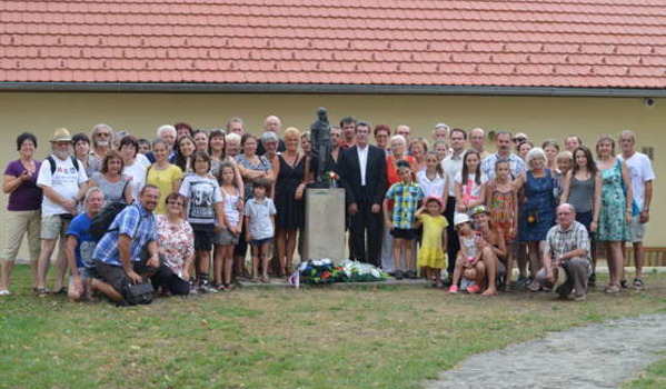 Dans les jardins du temple où est né Stéfanik